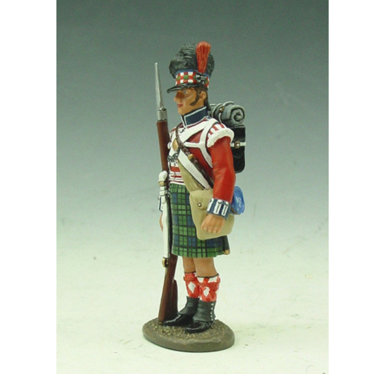 NA036 BW Highlander with Rifle – The History Store